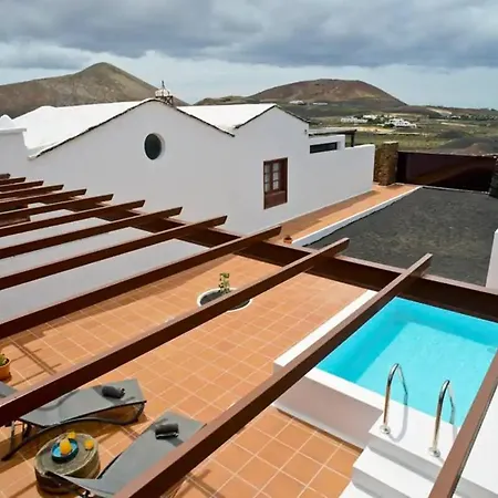 בית נופש Volcan Masdache